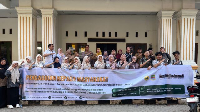 FOTO: Prodi PBA UNJ Gelar Pengabdian kepada Masyarakat Terintegrasi KKN di Desa Muktiwari: Optimalisasi Potensi Lokal dan Digital (Siti Masyitoh/INFOZONE)
